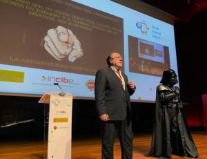 José Raúl Elola y Darth Vader en el Día de Internet Segura #SID2020